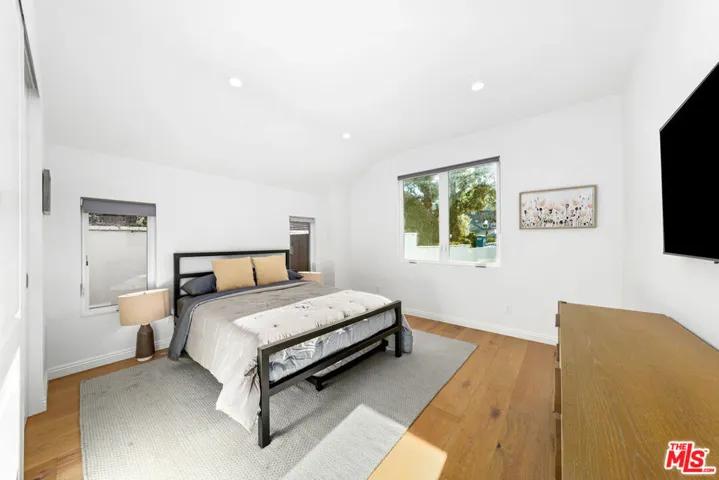 530 S Bentley Avenue, Los Angeles, California 90049