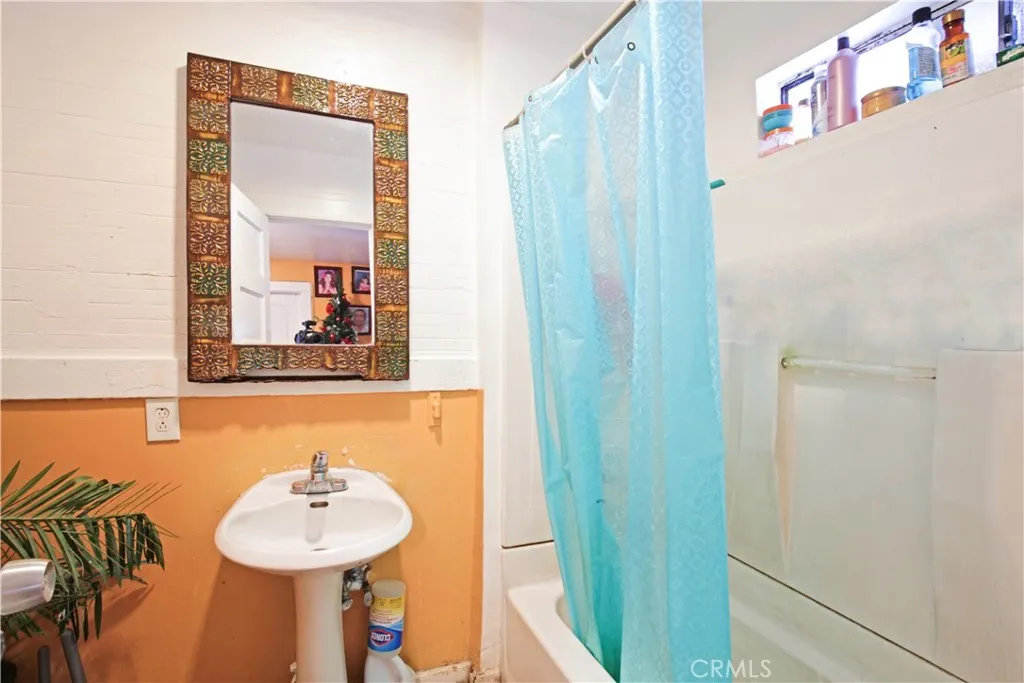 1270 S Indiana Street, East Los Angeles, California 90023 home-pic-10