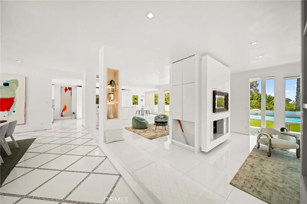 1046 N Hillcrest Road, Beverly Hills, California 90210 home-pic-7