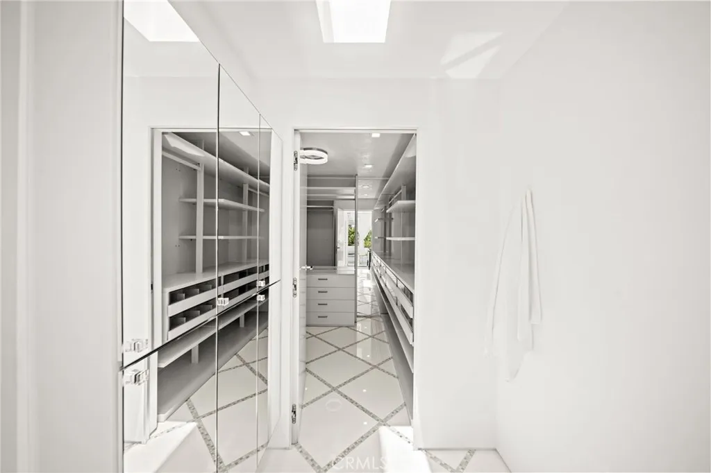 1046 N Hillcrest Road, Beverly Hills, California 90210 home-pic-37