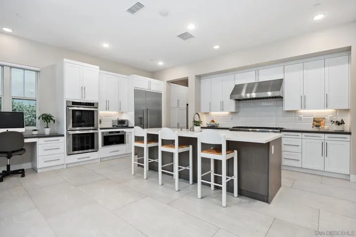 6190 Sagebrush Bend Way, San Diego, California 92130