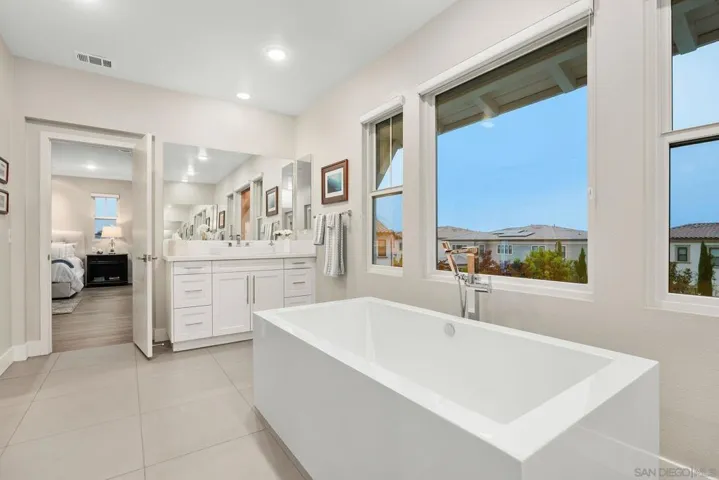 6190 Sagebrush Bend Way, San Diego, California 92130