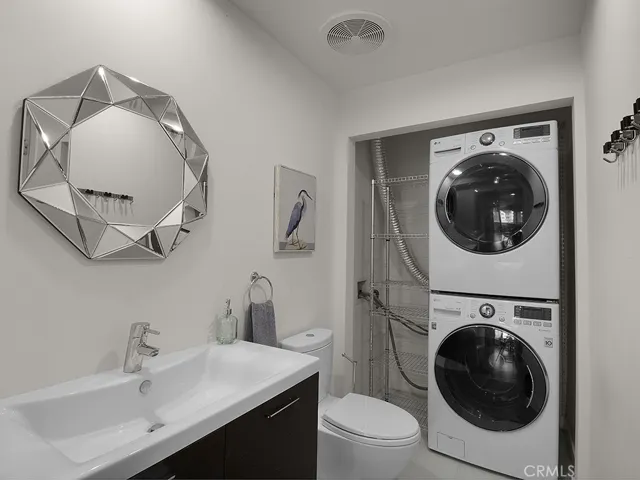 5016 Bakman Avenue 304, North Hollywood, California 91601