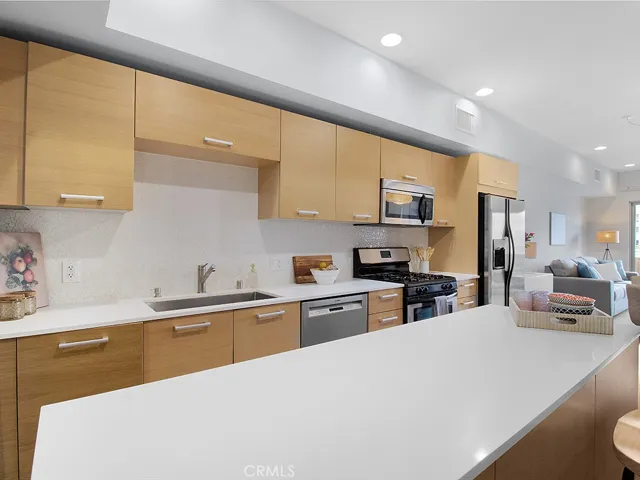 5016 Bakman Avenue 304, North Hollywood, California 91601