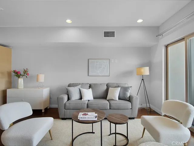 5016 Bakman Avenue 304, North Hollywood, California 91601