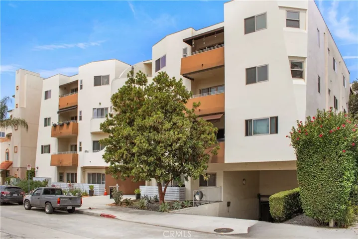 5016 Bakman Avenue 304, North Hollywood, California 91601