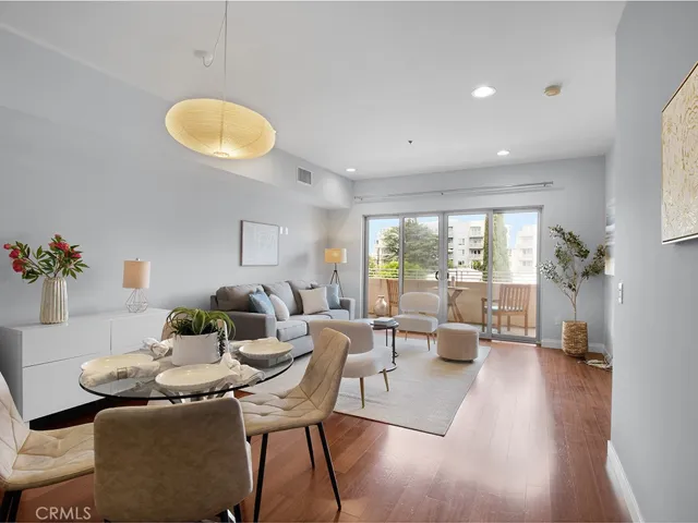 5016 Bakman Avenue 304, North Hollywood, California 91601