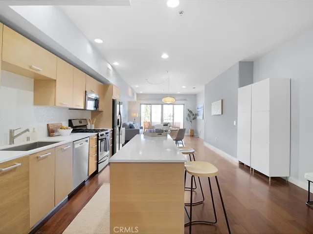 5016 Bakman Avenue 304, North Hollywood, California 91601