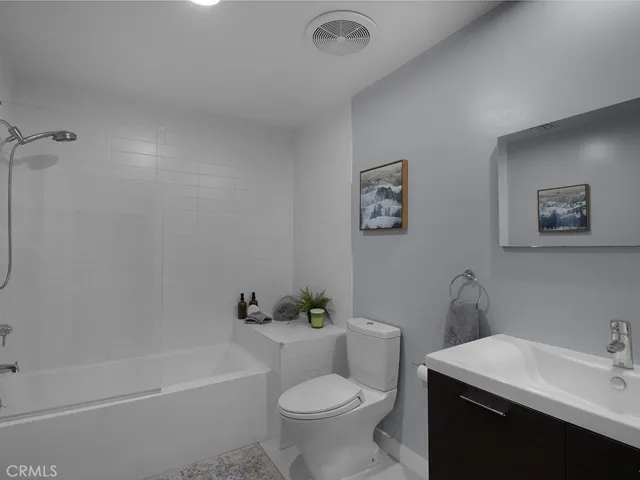 5016 Bakman Avenue 304, North Hollywood, California 91601