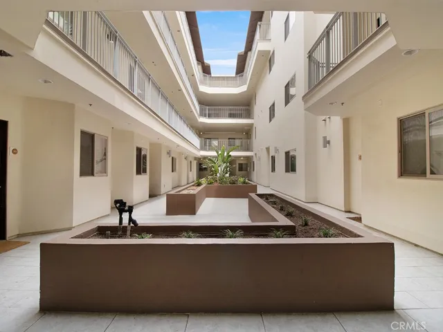 5016 Bakman Avenue 304, North Hollywood, California 91601