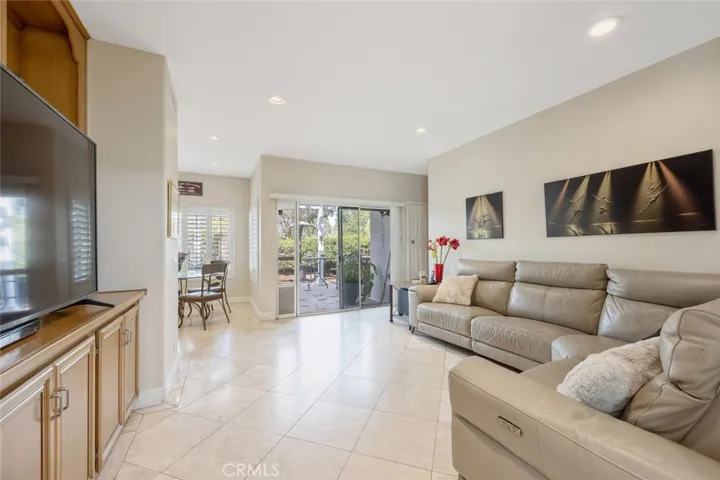 688 Trousdale Street, Oak Park, California 91377