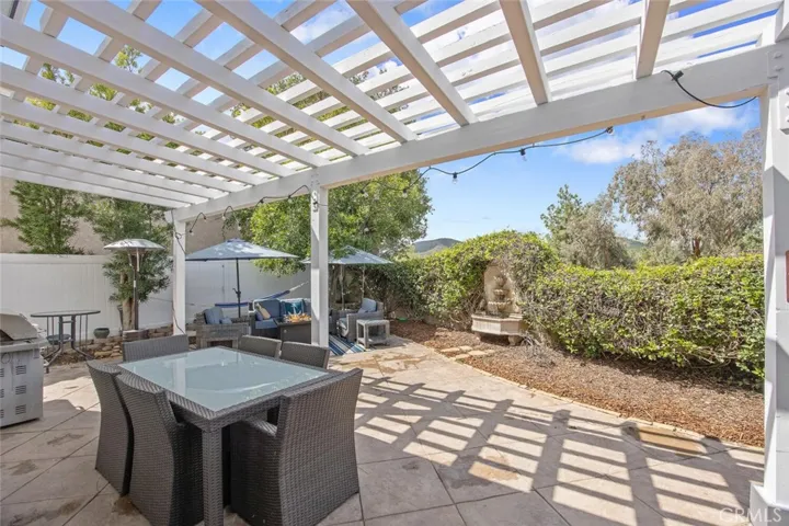688 Trousdale Street, Oak Park, California 91377