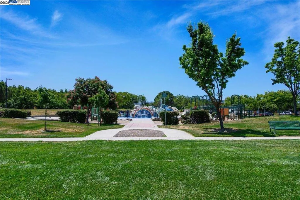 4682 Central Pkwy 40, Dublin, California 94568 home-pic-36