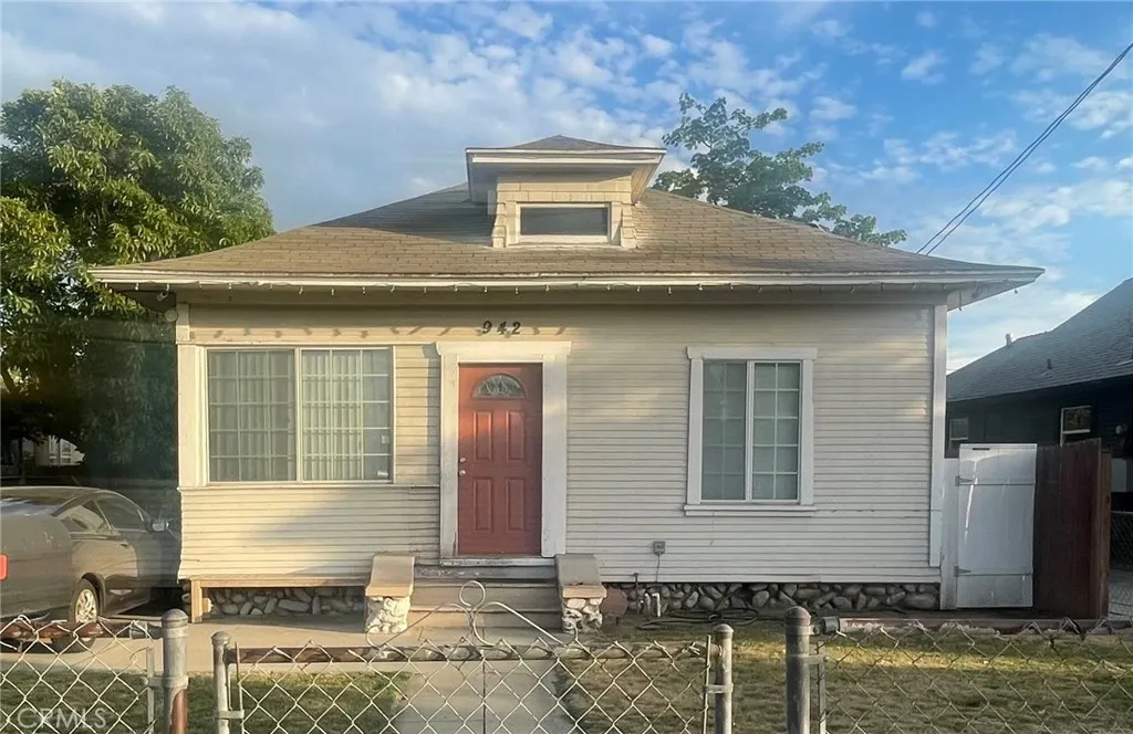 942 E 6th Street, Pomona, California 91766, ,Residential Income,For Sale,6th,AR25121604