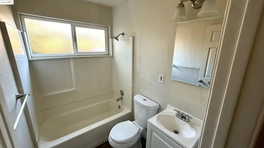 10100 Walnut, Oakland, California 94603