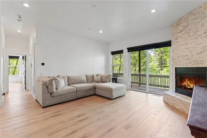 1019 Pintail Circle, Lake Arrowhead, California 92352