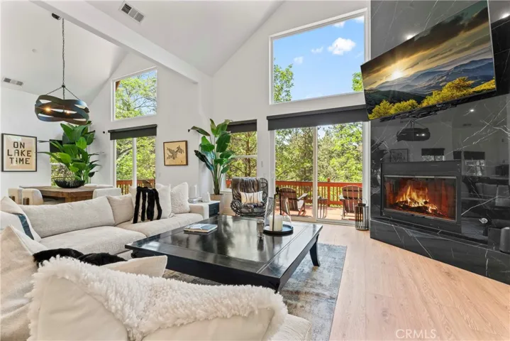 1019 Pintail Circle, Lake Arrowhead, California 92352