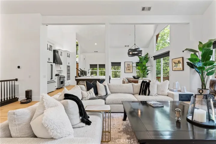 1019 Pintail Circle, Lake Arrowhead, California 92352