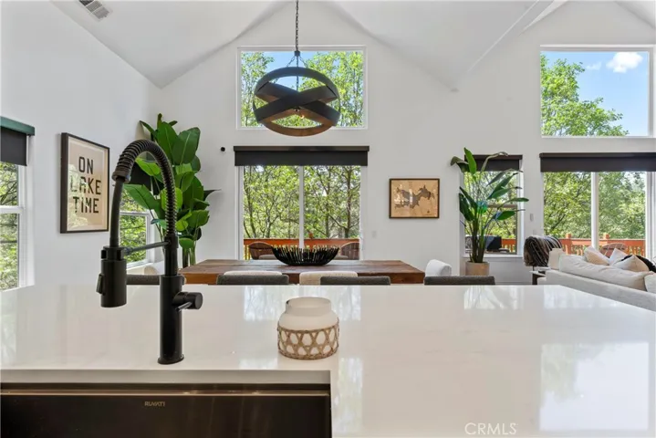 1019 Pintail Circle, Lake Arrowhead, California 92352