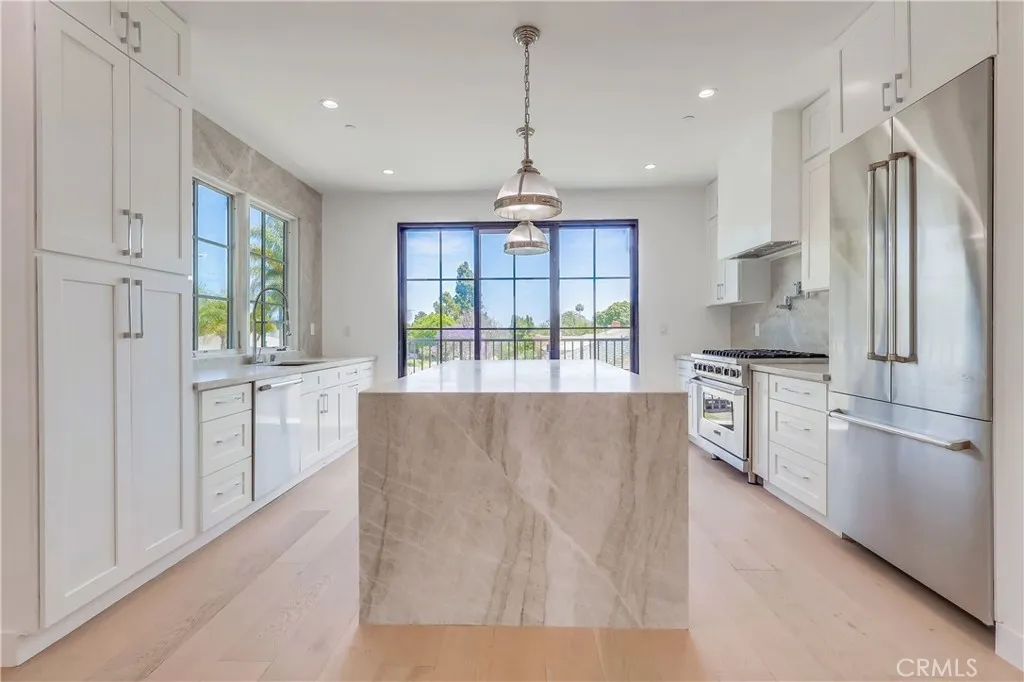 3803 Berryman Avenue, Los Angeles, California 90066 home-pic-1