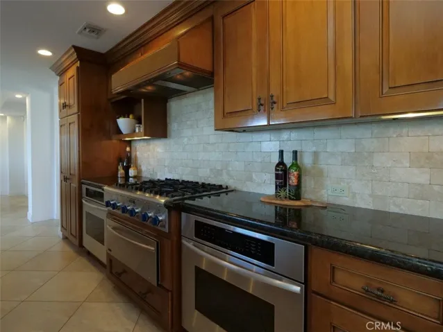Kitchen Stove & Appliances