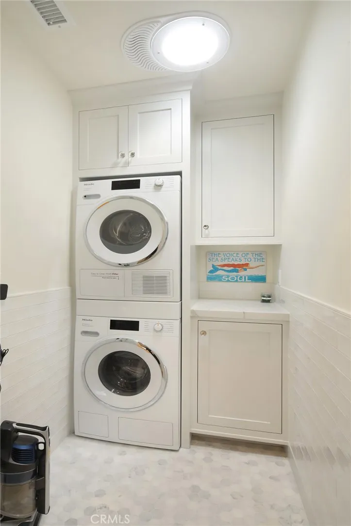 LAUNDRY ROOM LAUNDRY ROOM