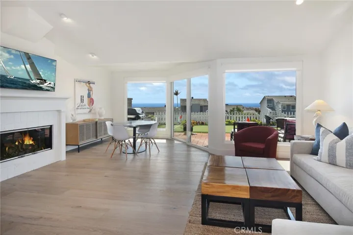 VAULTED CEILINGS IN LIVING ROOM WITH OPEN-CONCEPT DESIGN