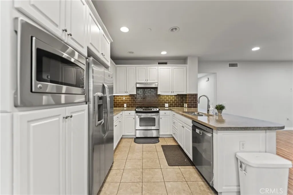 76 City Stroll, Irvine, California 92620 home-pic-9