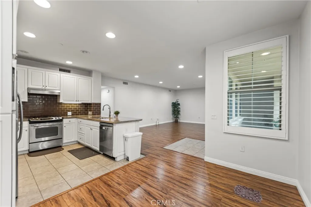 76 City Stroll, Irvine, California 92620 home-pic-8