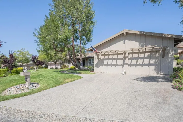 25547 Meadowview Circle, Salinas, California 93908