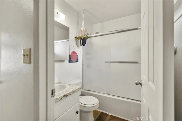 Unit B Bathroom