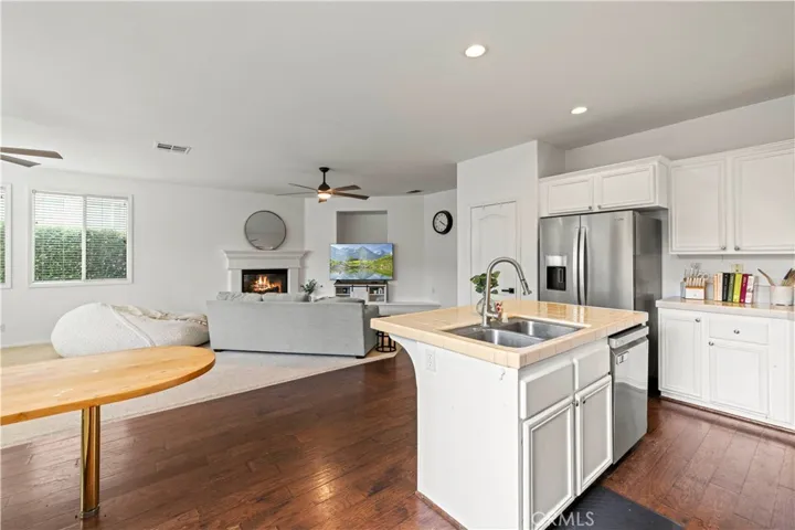 27625 Mariposa Lane, Castaic, California 91384