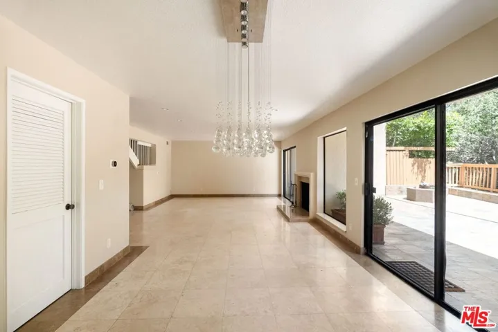 2748 Bottlebrush Drive, Los Angeles, California 90077