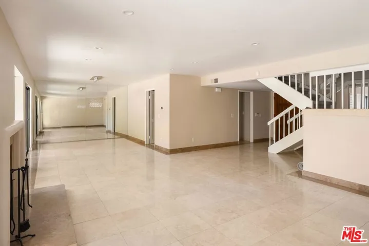 2748 Bottlebrush Drive, Los Angeles, California 90077