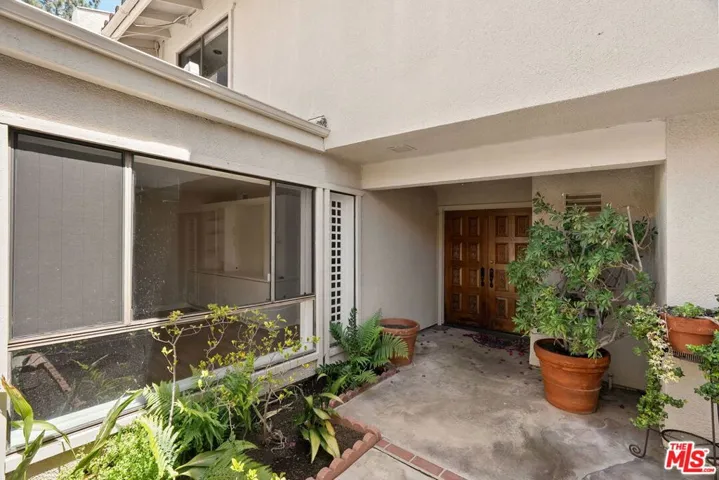 2748 Bottlebrush Drive, Los Angeles, California 90077