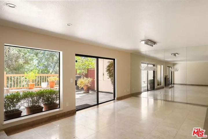 2748 Bottlebrush Drive, Los Angeles, California 90077