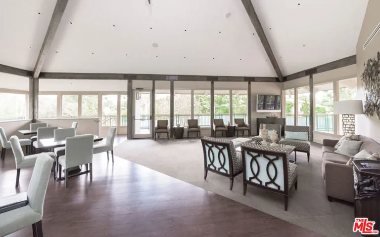 2748 Bottlebrush Drive, Los Angeles, California 90077