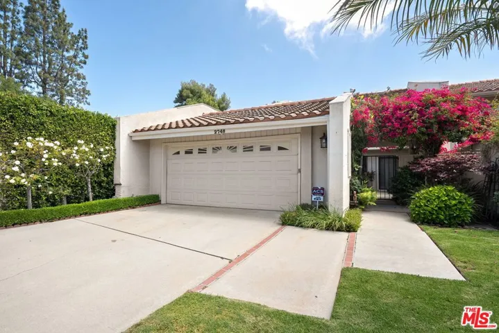 2748 Bottlebrush Drive, Los Angeles, California 90077