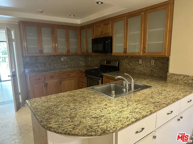 2748 Bottlebrush Drive, Los Angeles, California 90077