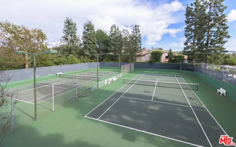 2748 Bottlebrush Drive, Los Angeles, California 90077