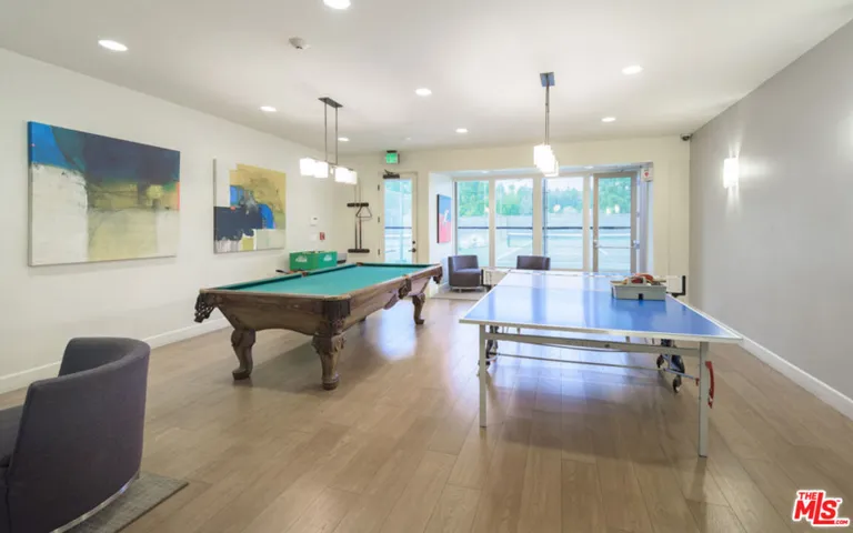 2748 Bottlebrush Drive, Los Angeles, California 90077