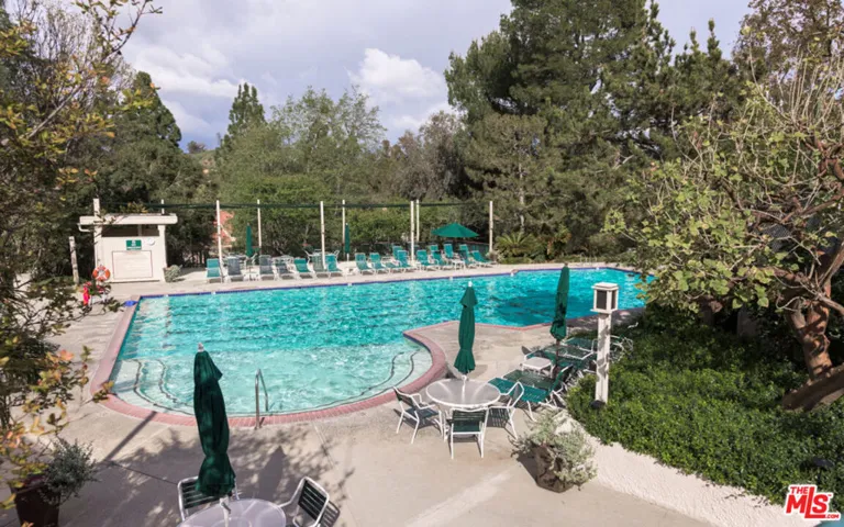 2748 Bottlebrush Drive, Los Angeles, California 90077