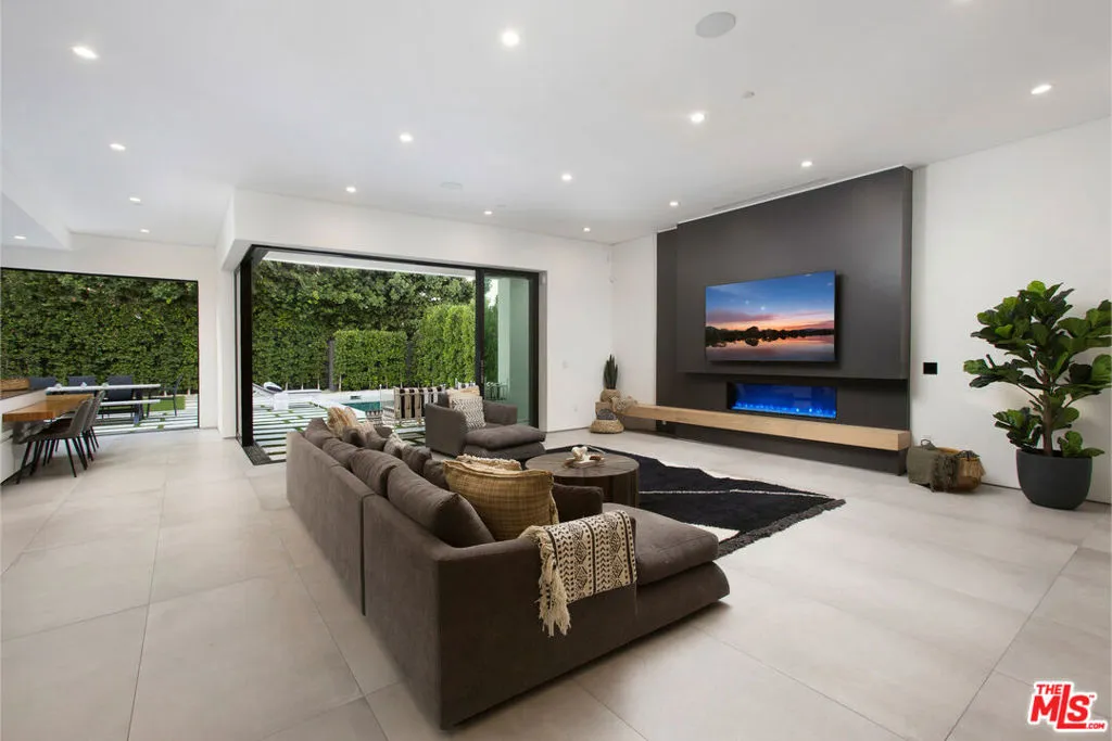 4527 Simpson Avenue, Valley Village, California 91607 home-pic-6