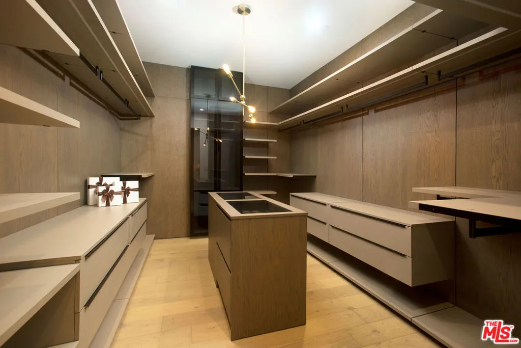 4527 Simpson Avenue, Valley Village, California 91607 home-pic-27