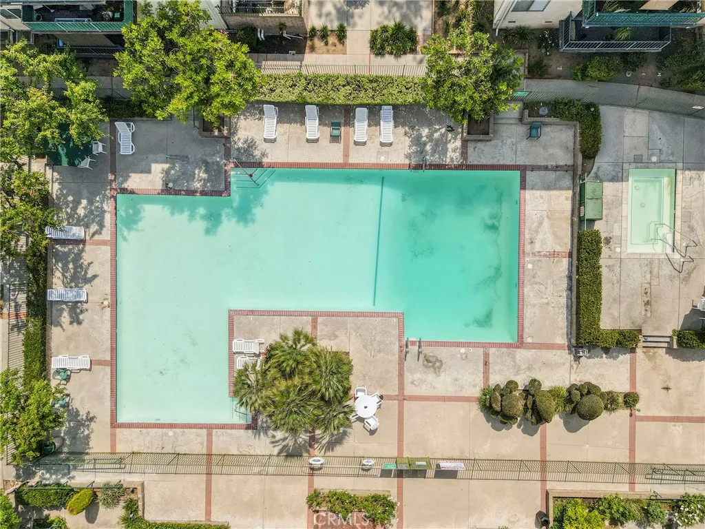 5460 White Oak Avenue F105, Encino, California 91316 home-pic-25