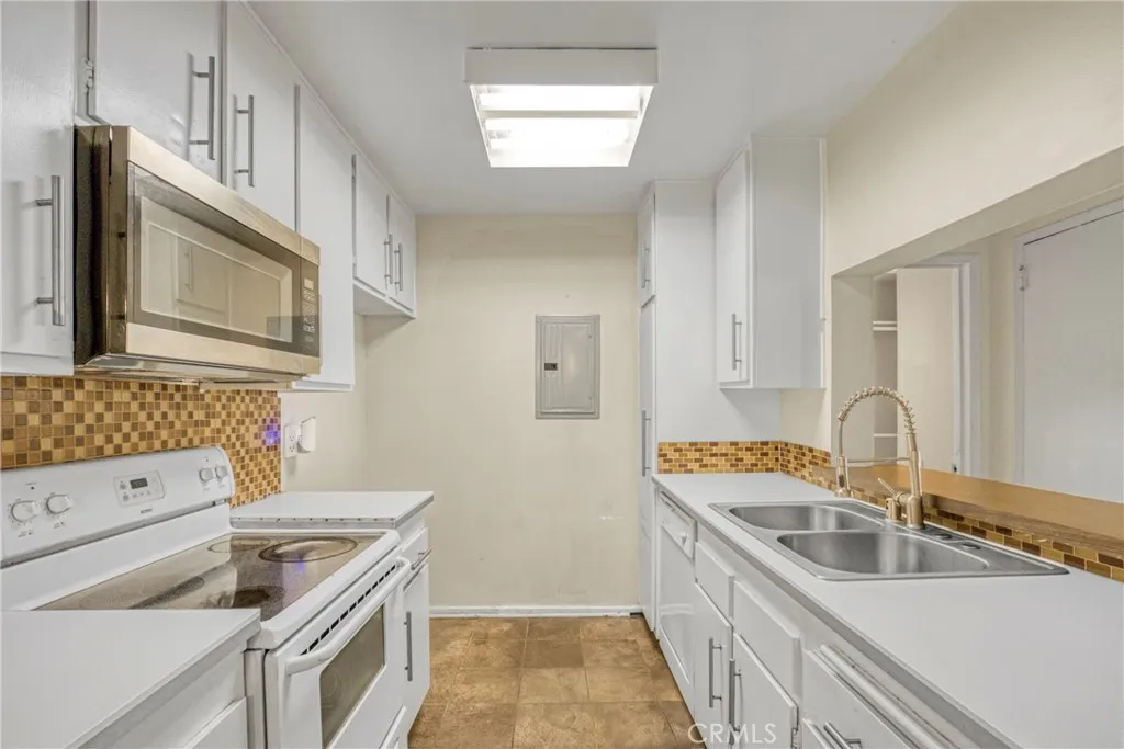 5460 White Oak Avenue F105, Encino, California 91316 home-pic-4