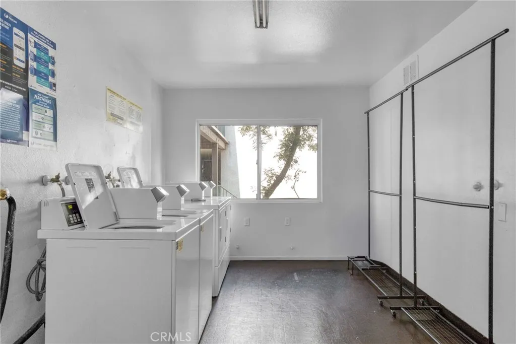 5460 White Oak Avenue F105, Encino, California 91316 home-pic-28