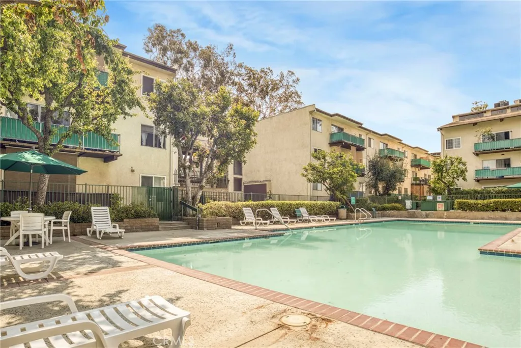 5460 White Oak Avenue F105, Encino, California 91316 home-pic-24
