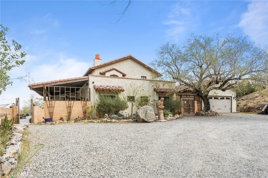 9075 Mesa Vista Street, Apple Valley, California 92308 home-pic-67