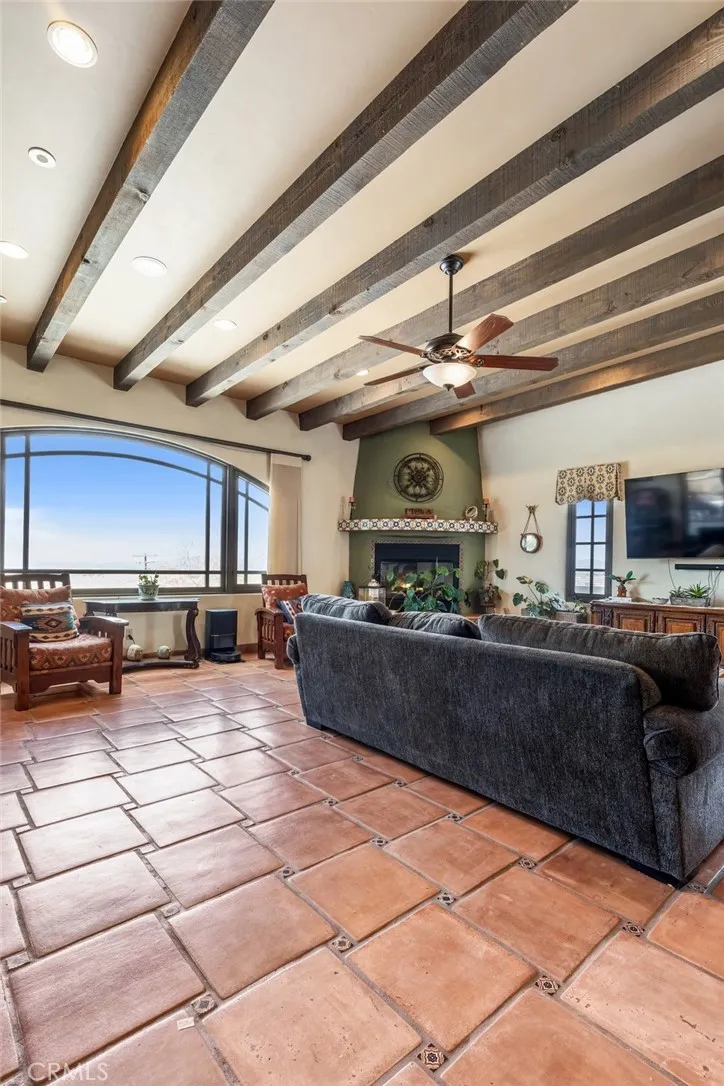 9075 Mesa Vista Street, Apple Valley, California 92308 home-pic-8